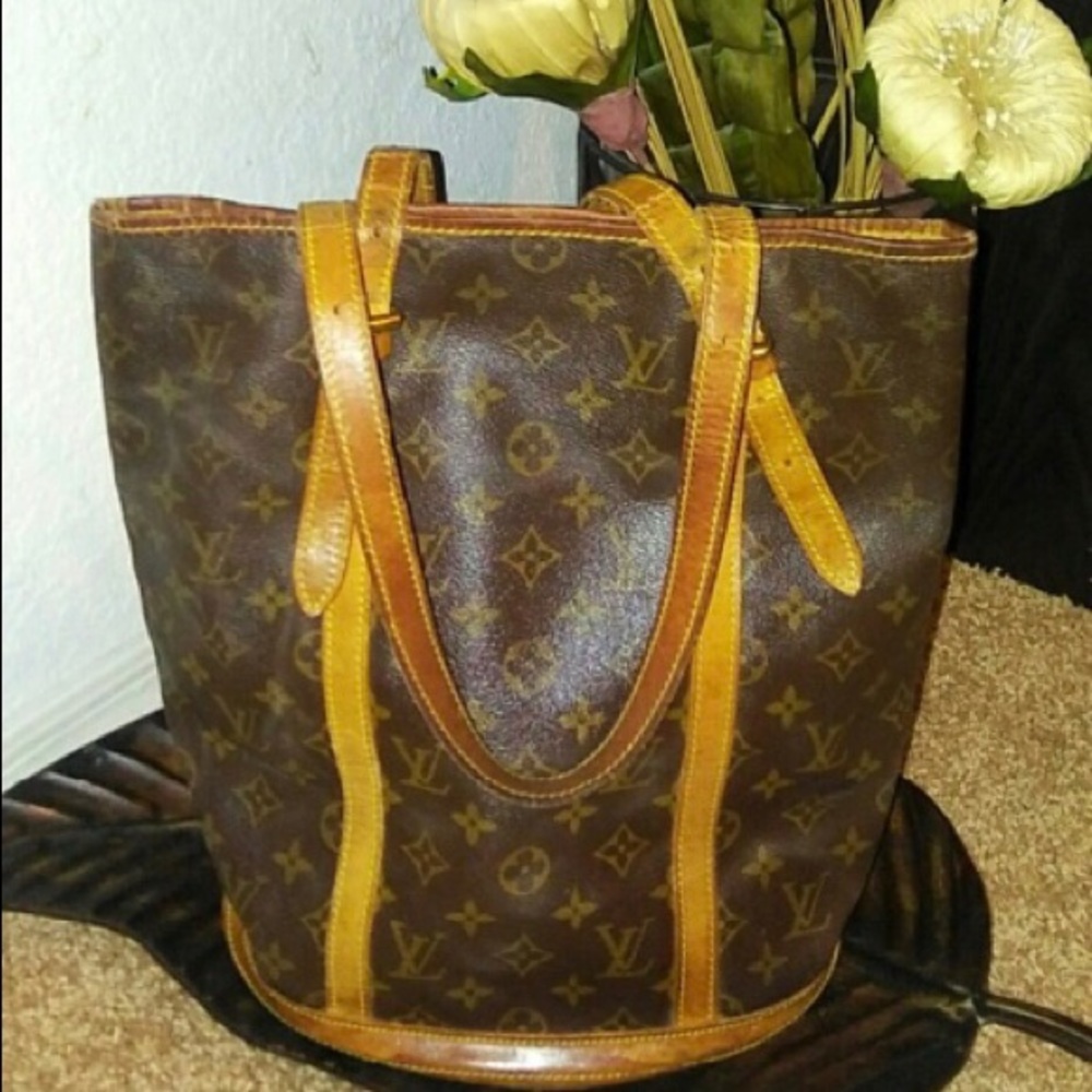 ⚜️SALE⚜️Authentic Louis Vuitton Bucket GM Monogram